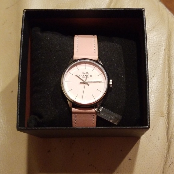 🌸Cutest Coach Watch W/ Signature Coach Tag!!! - Picture 6 of 8